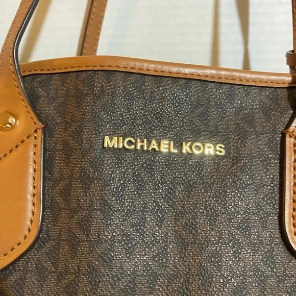 Michael kors logo saffiano leather tote handbag - Picture 10 of 13